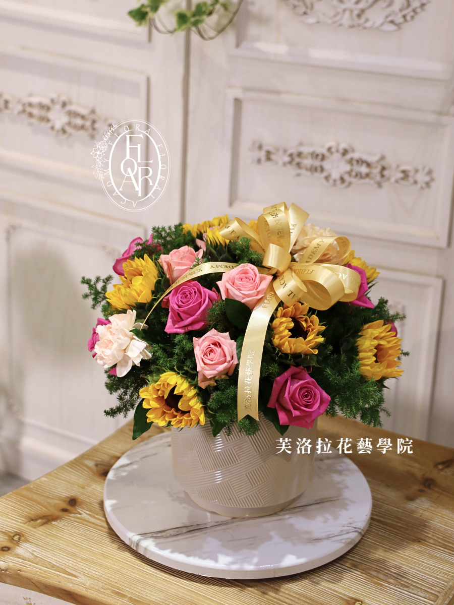 Fresh Table Flower Arrangement for Housewarming Celebration (1)