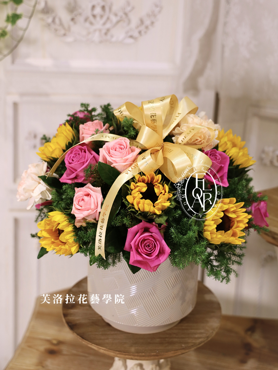 Fresh Table Flower Arrangement for Housewarming Celebration (4)