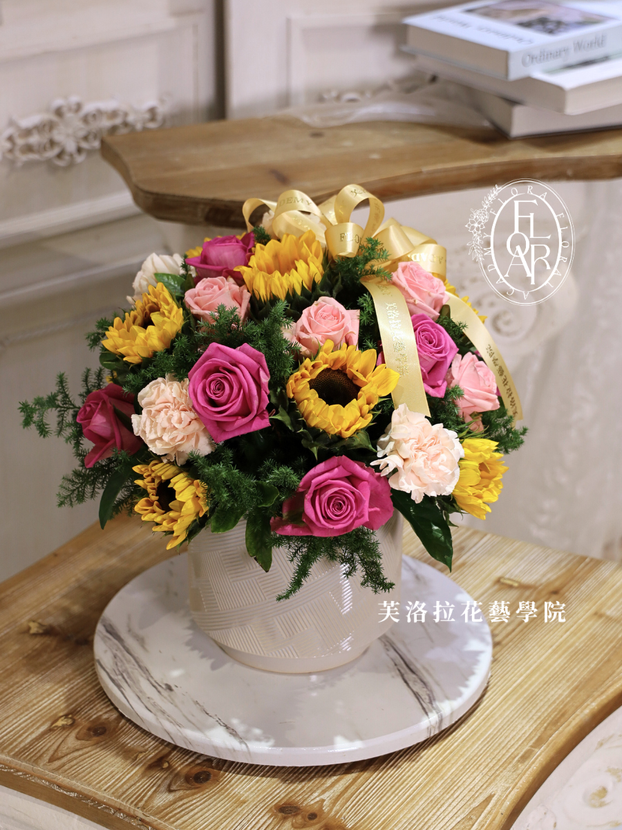 Fresh Table Flower Arrangement for Housewarming Celebration (5)