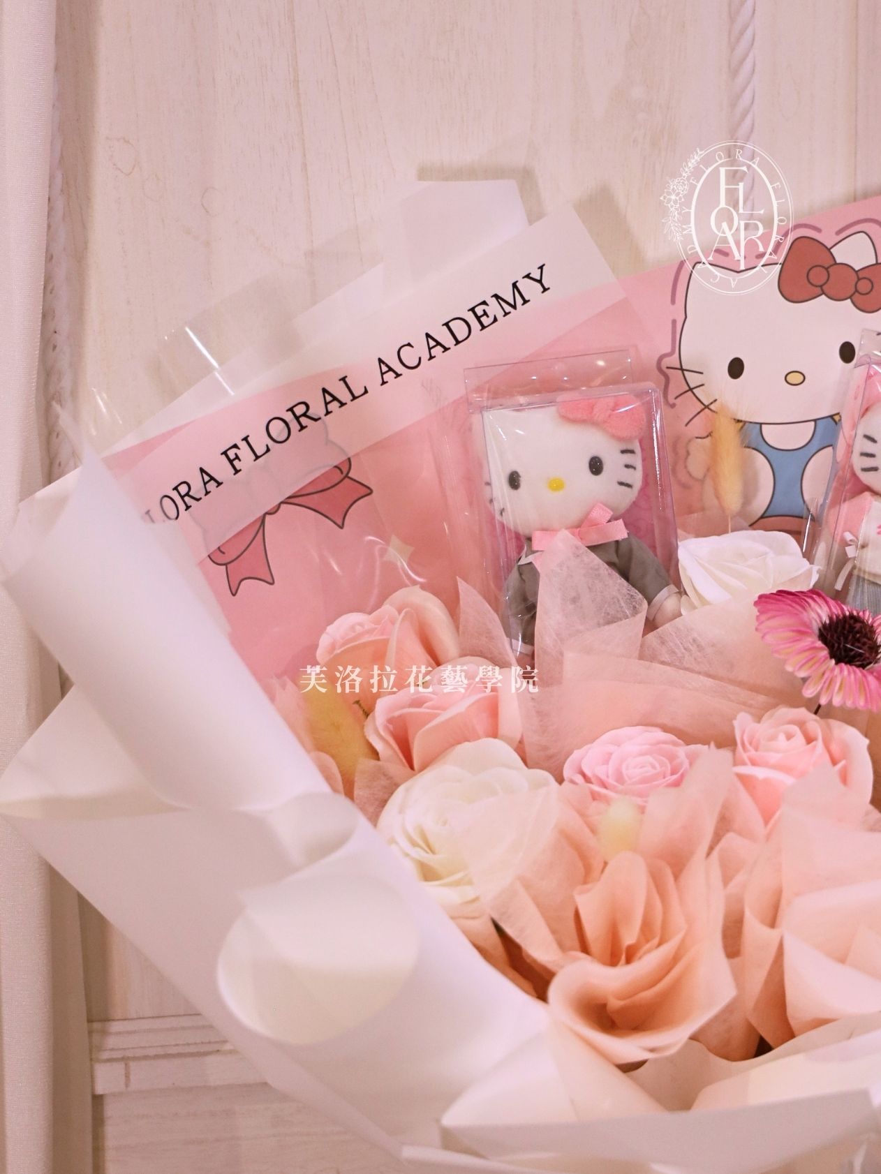香皂花束|《Pink Ribbon》|Hello Kitty娃娃花束|畢業客製款:圖片 2