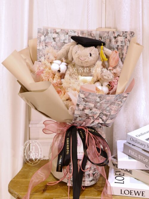永生花束｜《The Little Graduate》｜Jellycat娃娃花束｜畢業訂製款
